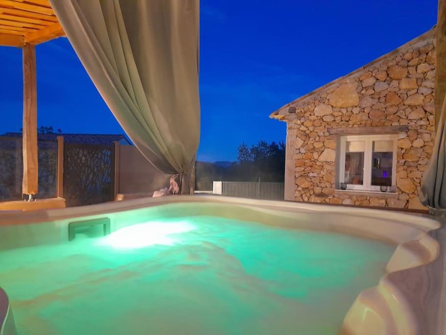 L'Antre Deux Pierres, Romantisme, Jacuzzi Exterieur, Plateau Dinatoire Bouyon Ngoại thất bức ảnh